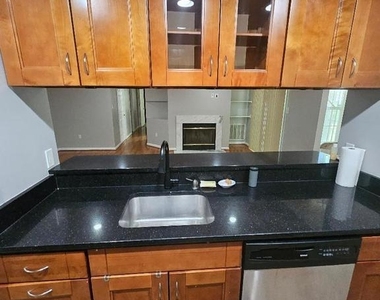 9811 Lake Pointe Court - Photo Thumbnail 5