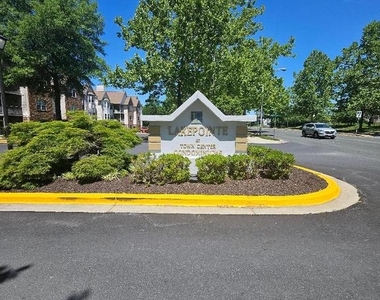 9811 Lake Pointe Court - Photo Thumbnail 1