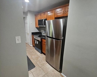 9811 Lake Pointe Court - Photo Thumbnail 11