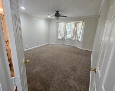9811 Lake Pointe Court - Photo Thumbnail 20