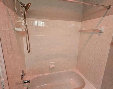 9811 Lake Pointe Court - Photo Thumbnail 32