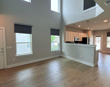 11216 Gadsen Ln - Photo Thumbnail 7