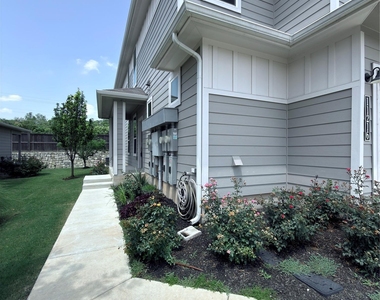 11216 Gadsen Ln - Photo Thumbnail 3
