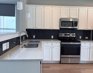 11216 Gadsen Ln - Photo Thumbnail 12