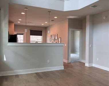 11216 Gadsen Ln - Photo Thumbnail 5
