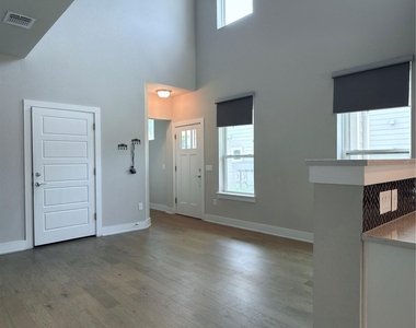 11216 Gadsen Ln - Photo Thumbnail 8