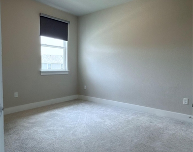 11216 Gadsen Ln - Photo Thumbnail 27