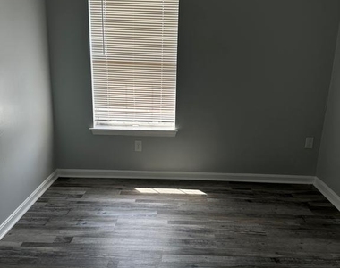 8516 Grandhaven Avenue - Photo Thumbnail 9