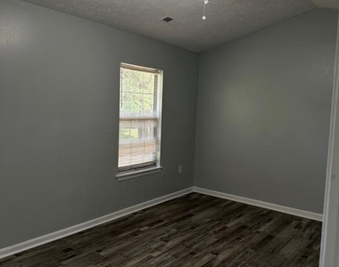 8516 Grandhaven Avenue - Photo Thumbnail 13