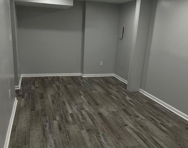 8516 Grandhaven Avenue - Photo Thumbnail 16