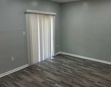 8516 Grandhaven Avenue - Photo Thumbnail 3