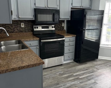 8516 Grandhaven Avenue - Photo Thumbnail 6
