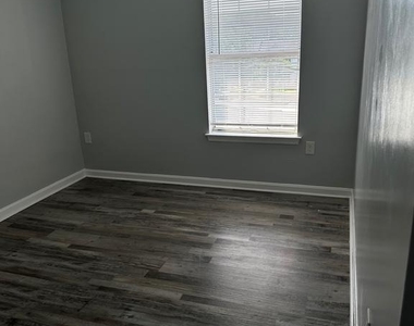 8516 Grandhaven Avenue - Photo Thumbnail 10