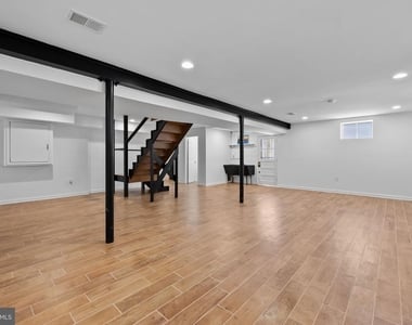 9110 Autoville Drive - Photo Thumbnail 18