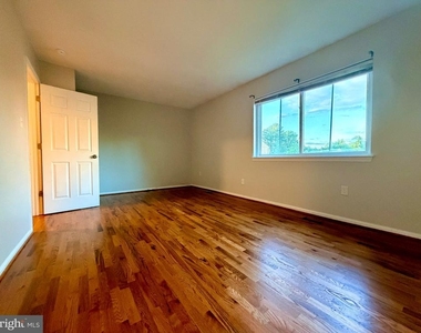 12053 Hallandale Terrace - Photo Thumbnail 4