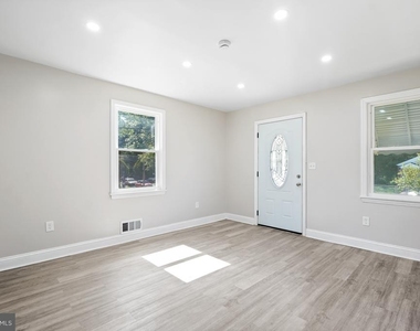 5204 Lackawanna Street - Photo Thumbnail 20