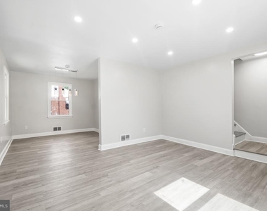 5204 Lackawanna Street - Photo Thumbnail 2