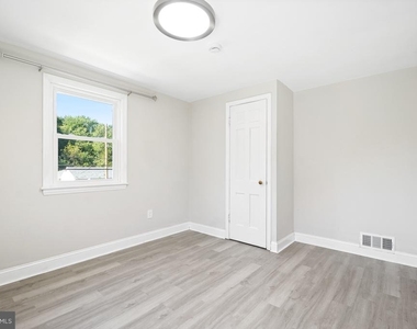 5204 Lackawanna Street - Photo Thumbnail 35