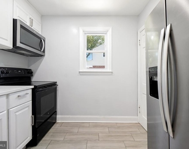 5204 Lackawanna Street - Photo Thumbnail 6