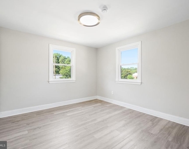 5204 Lackawanna Street - Photo Thumbnail 32