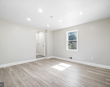 5204 Lackawanna Street - Photo Thumbnail 21