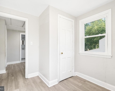 5204 Lackawanna Street - Photo Thumbnail 8