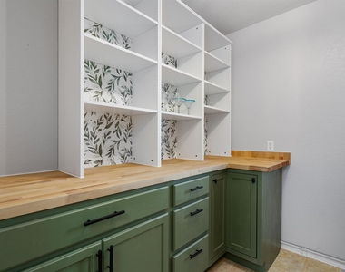 1713 Darjeeling Dr - Photo Thumbnail 10