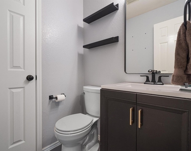 1713 Darjeeling Dr - Photo Thumbnail 14