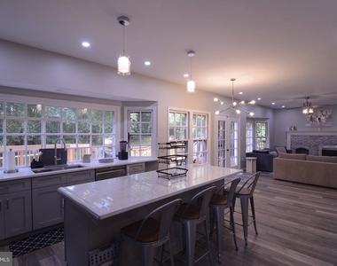 4904 Forest Creek Court - Photo Thumbnail 10