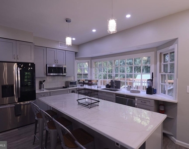 4904 Forest Creek Court - Photo Thumbnail 11