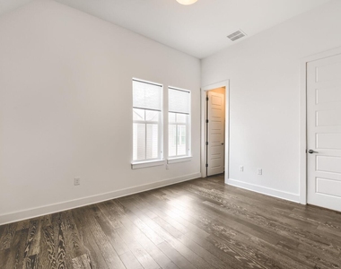 4405 Night Owl Ln - Photo Thumbnail 13