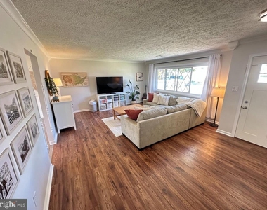 10411 Farrar Avenue - Photo Thumbnail 10