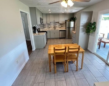 10411 Farrar Avenue - Photo Thumbnail 8