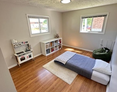 10411 Farrar Avenue - Photo Thumbnail 17
