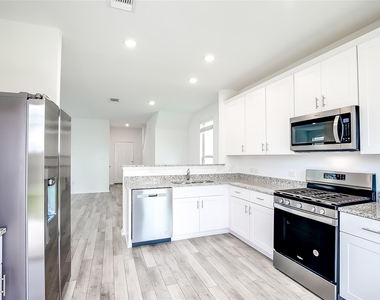 812 Black Alder St - Photo Thumbnail 7