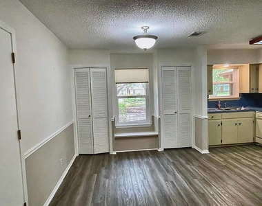 13504 Lois Ln - Photo Thumbnail 15