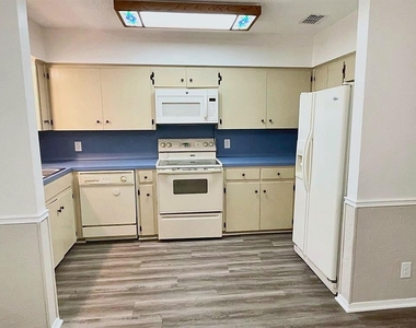 13504 Lois Ln - Photo Thumbnail 16