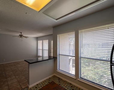 2110 Rio Grande St - Photo Thumbnail 5