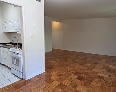 10424 Rockville Pike - Photo Thumbnail 13