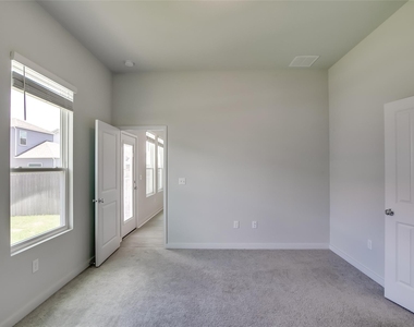 15107 Forum Ave - Photo Thumbnail 20