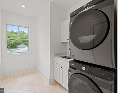 8609 Woodbrook Lane - Photo Thumbnail 28