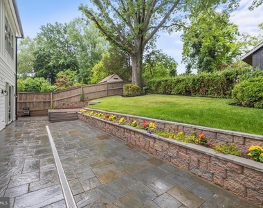 8609 Woodbrook Lane - Photo Thumbnail 35
