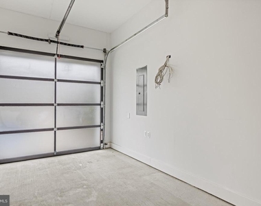8609 Woodbrook Lane - Photo Thumbnail 12