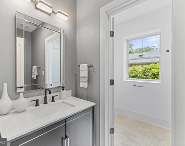 8609 Woodbrook Lane - Photo Thumbnail 18