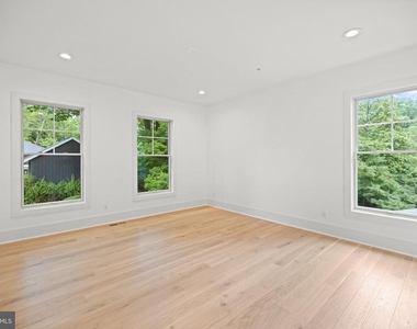 8609 Woodbrook Lane - Photo Thumbnail 29