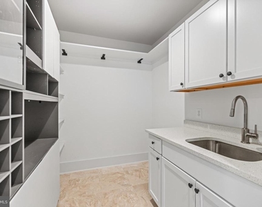 8609 Woodbrook Lane - Photo Thumbnail 11