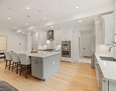 8609 Woodbrook Lane - Photo Thumbnail 7