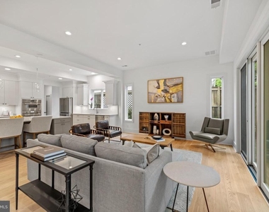 8609 Woodbrook Lane - Photo Thumbnail 6