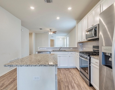 790 Pepperbark Loop - Photo Thumbnail 5