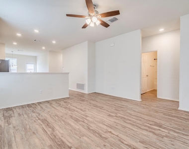 790 Pepperbark Loop - Photo Thumbnail 3